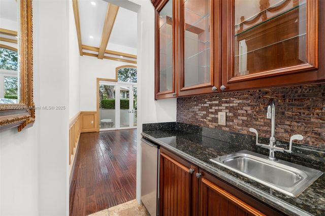 6350 SW 92nd St, Pinecrest, FL 33156