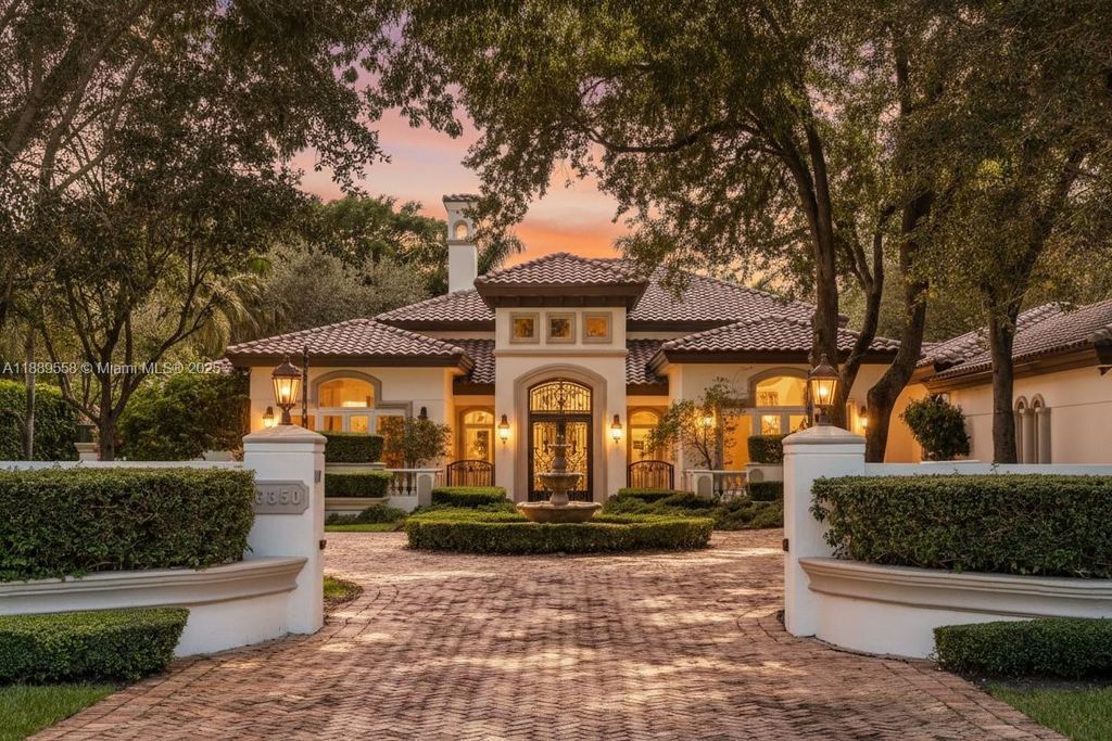 6350 SW 92nd St, Pinecrest, FL 33156