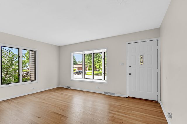 17513 Community Street, Lansing, IL 60438