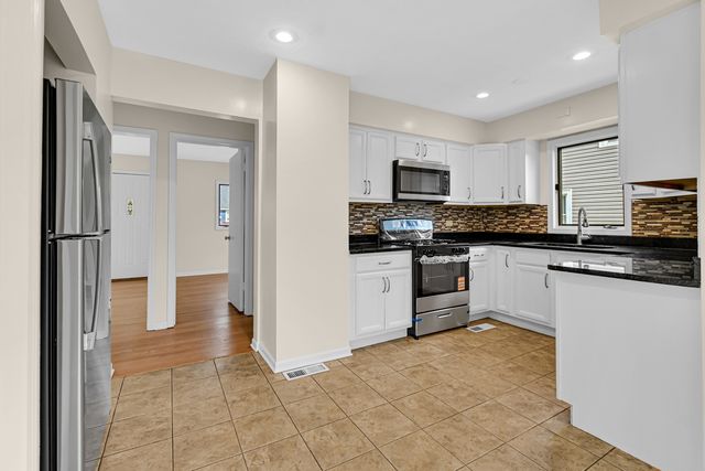 17513 Community Street, Lansing, IL 60438
