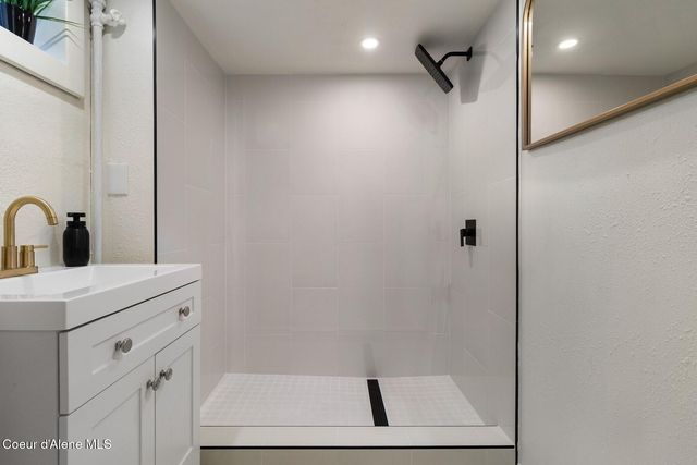 1049 N 14th ST, Coeur D'alene, ID 83814