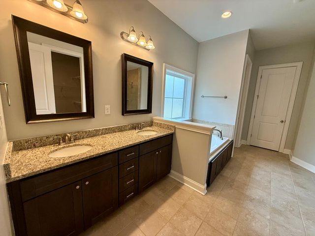 681 Charleston Mills Dr, Dothan, AL 36350