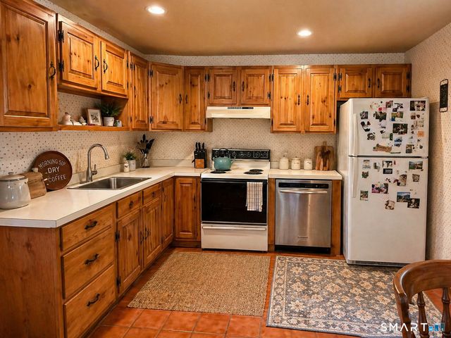 21 High Bridge Road, Newtown, CT 06482