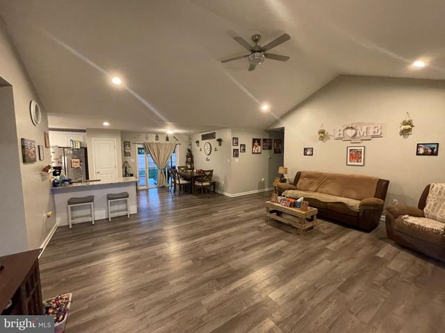253 GRUBB LNDG LNDG, Inwood, WV 25428
