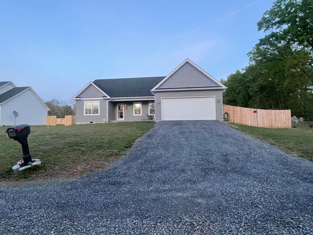 253 GRUBB LNDG LNDG, Inwood, WV 25428