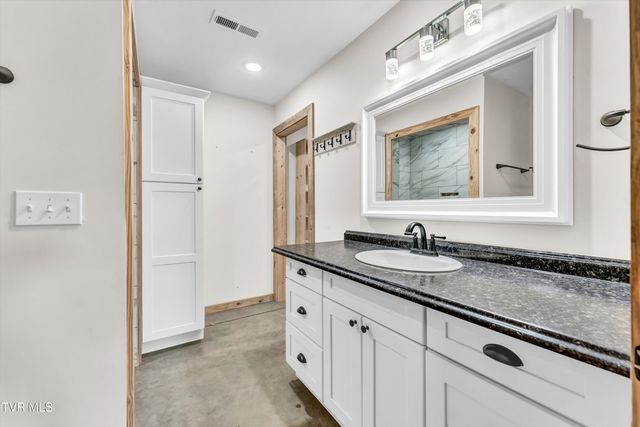 4144 Back Valley Road, Speedwell, TN 37870