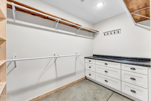 4144 Back Valley Road, Speedwell, TN 37870