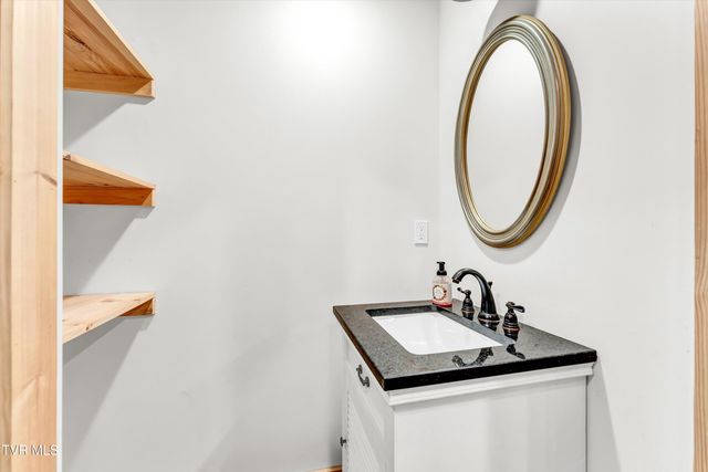 4144 Back Valley Road, Speedwell, TN 37870