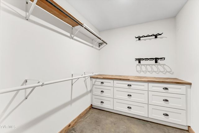 4144 Back Valley Road, Speedwell, TN 37870