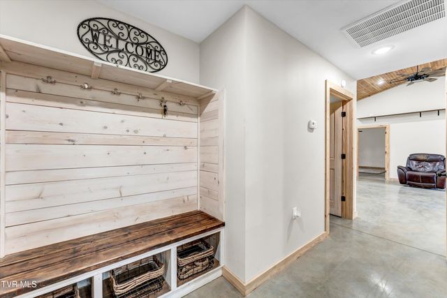 4144 Back Valley Road, Speedwell, TN 37870