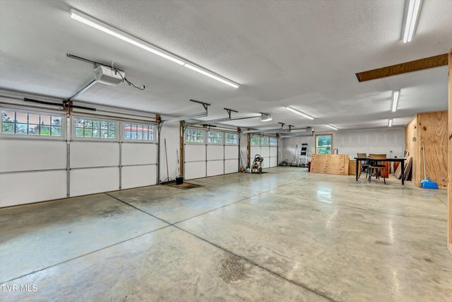 4144 Back Valley Road, Speedwell, TN 37870