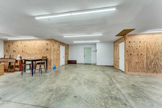 4144 Back Valley Road, Speedwell, TN 37870