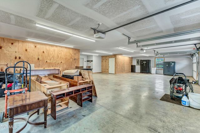 4144 Back Valley Road, Speedwell, TN 37870