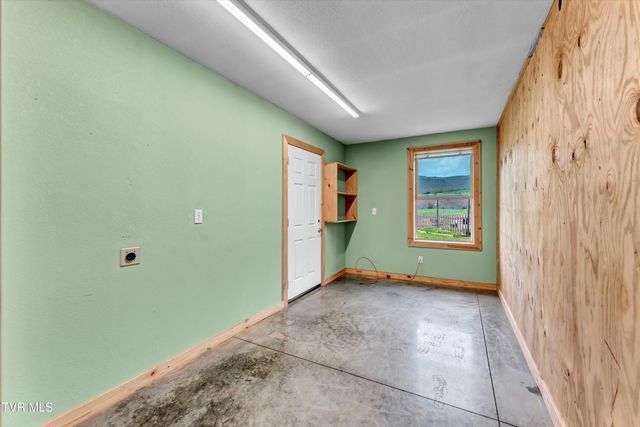 4144 Back Valley Road, Speedwell, TN 37870