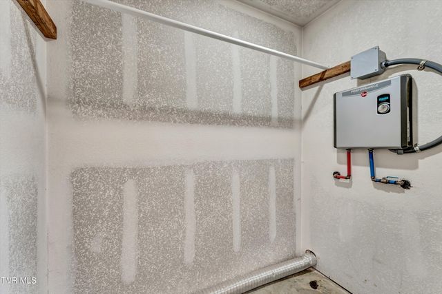 4144 Back Valley Road, Speedwell, TN 37870