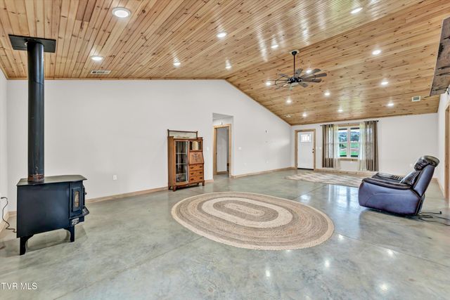 4144 Back Valley Road, Speedwell, TN 37870