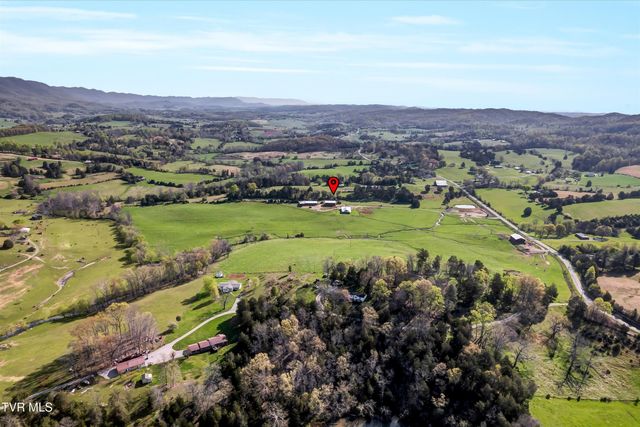 4144 Back Valley Road, Speedwell, TN 37870