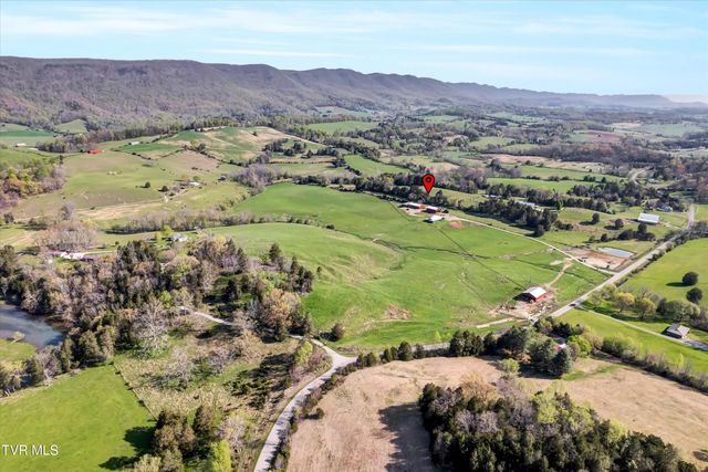 4144 Back Valley Road, Speedwell, TN 37870