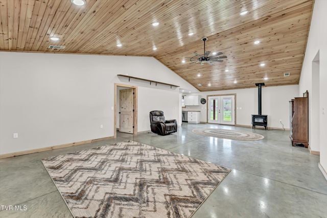 4144 Back Valley Road, Speedwell, TN 37870