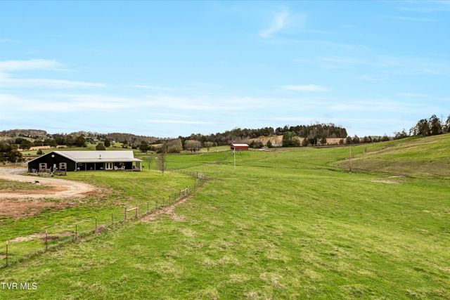 4144 Back Valley Road, Speedwell, TN 37870