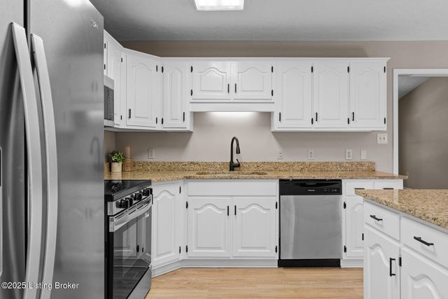 32 Hickory HIlls Ct, Brandenburg, KY 40108