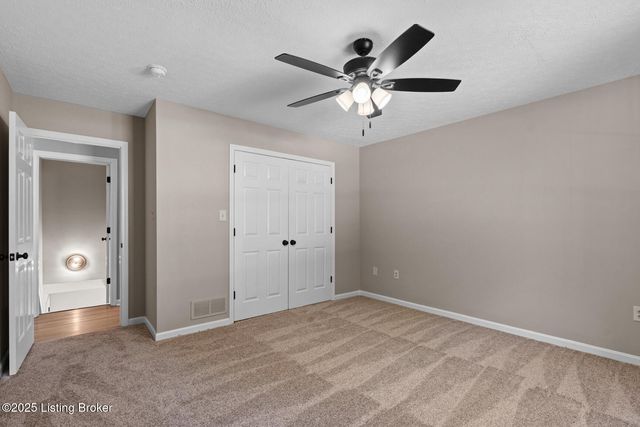 32 Hickory HIlls Ct, Brandenburg, KY 40108