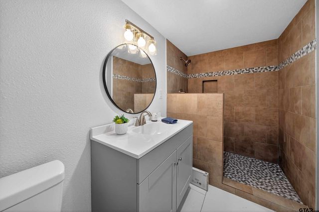 10881 Hillside Dr., Frankston, TX 75763