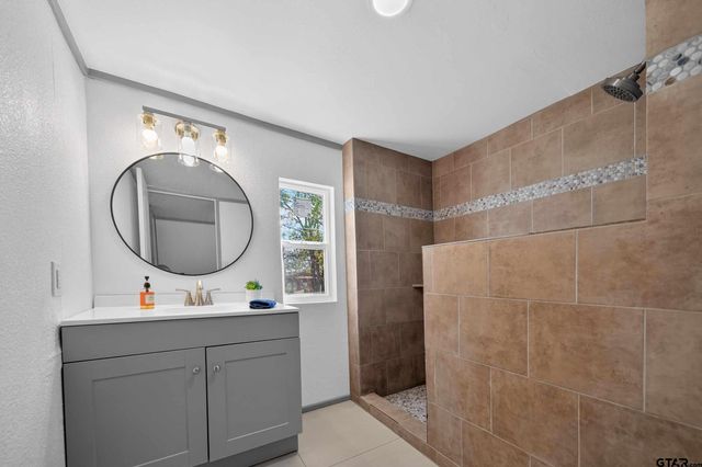 10881 Hillside Dr., Frankston, TX 75763