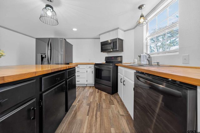 10881 Hillside Dr., Frankston, TX 75763