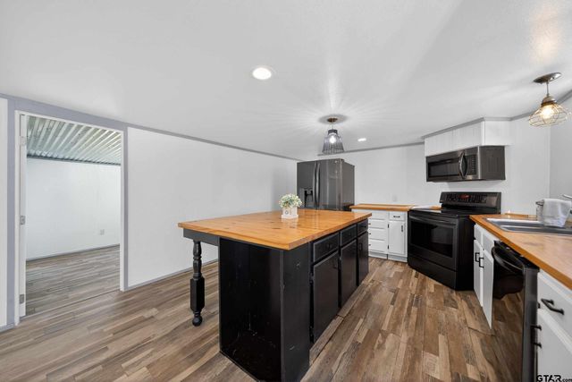 10881 Hillside Dr., Frankston, TX 75763