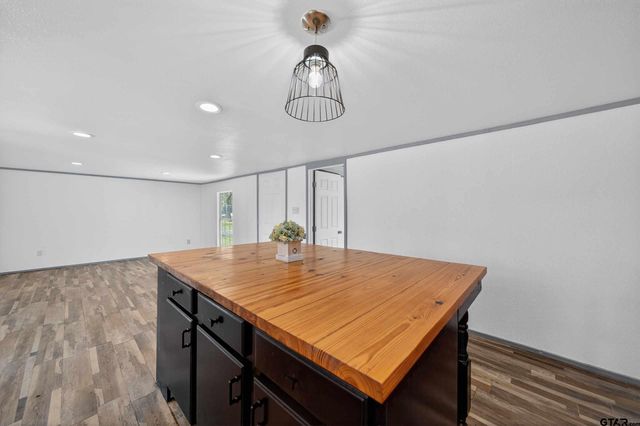 10881 Hillside Dr., Frankston, TX 75763