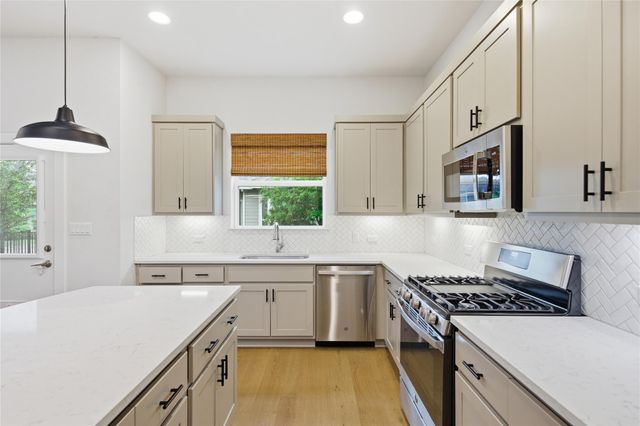 1300 Harwell LOOP, Kyle, TX 78640