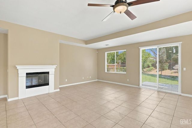 10306 Vale Royale Drive, Bakersfield, CA 93306