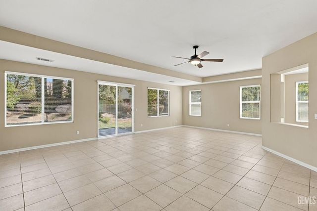 10306 Vale Royale Drive, Bakersfield, CA 93306