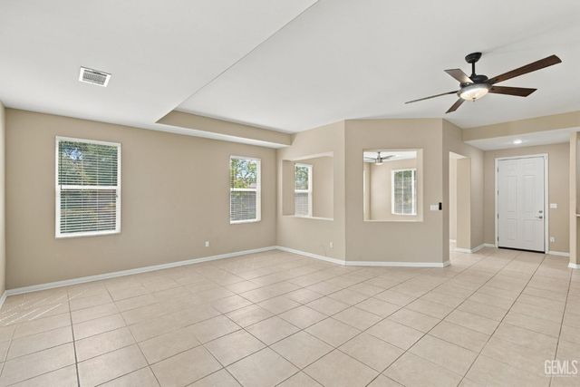 10306 Vale Royale Drive, Bakersfield, CA 93306