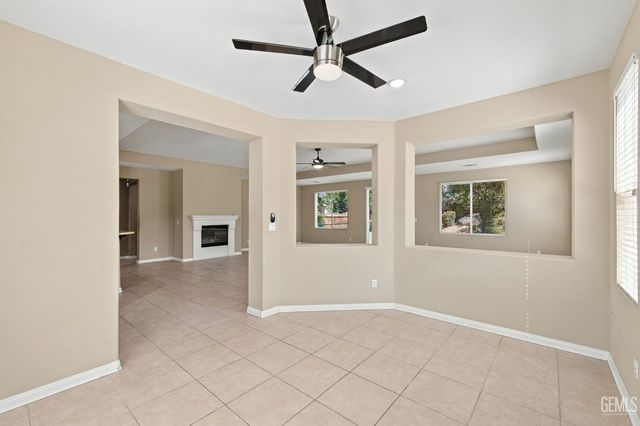 10306 Vale Royale Drive, Bakersfield, CA 93306
