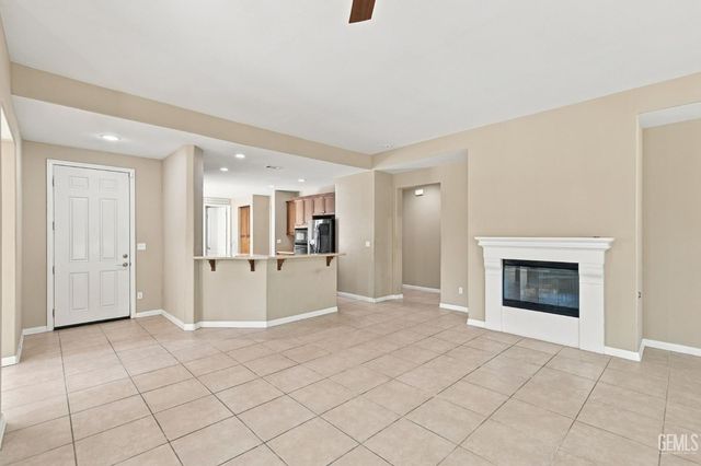 10306 Vale Royale Drive, Bakersfield, CA 93306