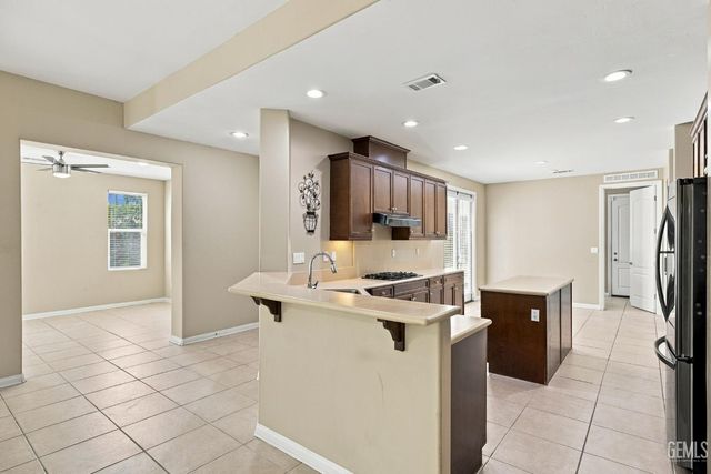 10306 Vale Royale Drive, Bakersfield, CA 93306