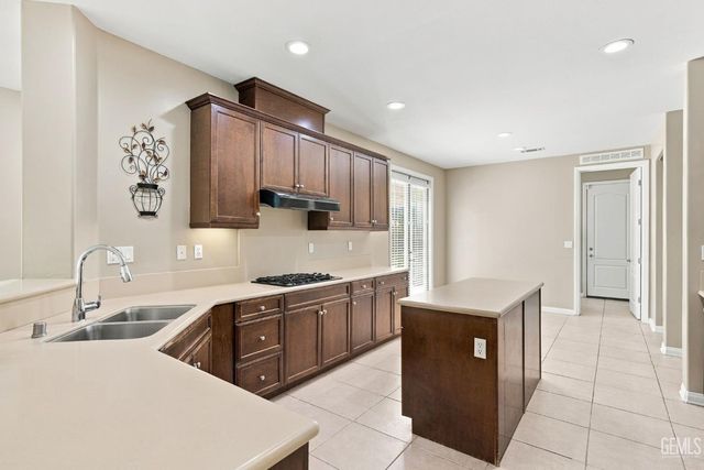 10306 Vale Royale Drive, Bakersfield, CA 93306