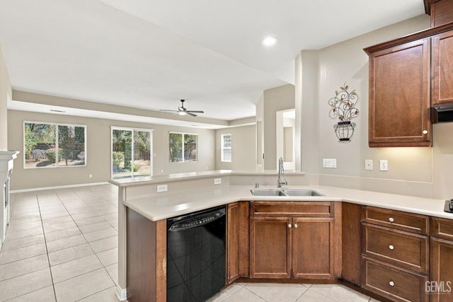 10306 Vale Royale Drive, Bakersfield, CA 93306