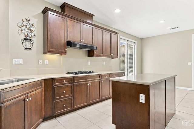 10306 Vale Royale Drive, Bakersfield, CA 93306