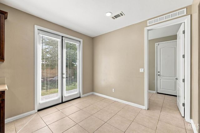 10306 Vale Royale Drive, Bakersfield, CA 93306