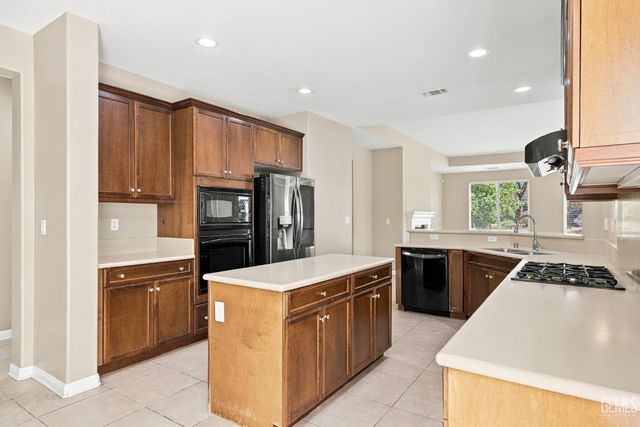 10306 Vale Royale Drive, Bakersfield, CA 93306