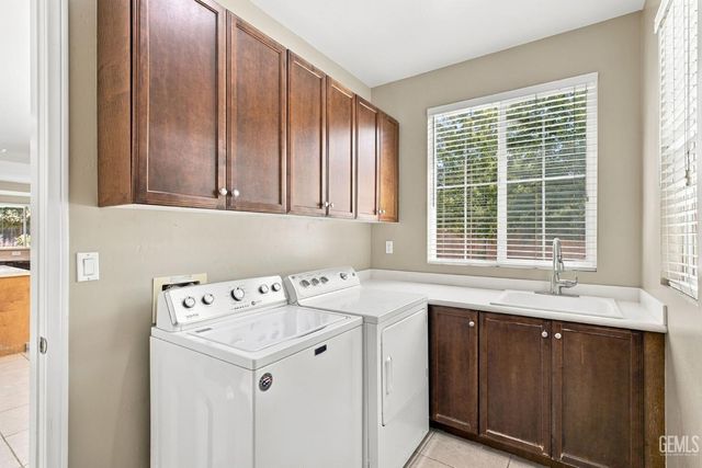 10306 Vale Royale Drive, Bakersfield, CA 93306