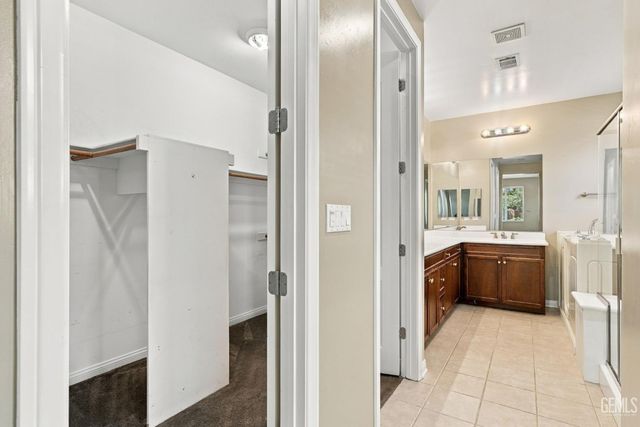 10306 Vale Royale Drive, Bakersfield, CA 93306