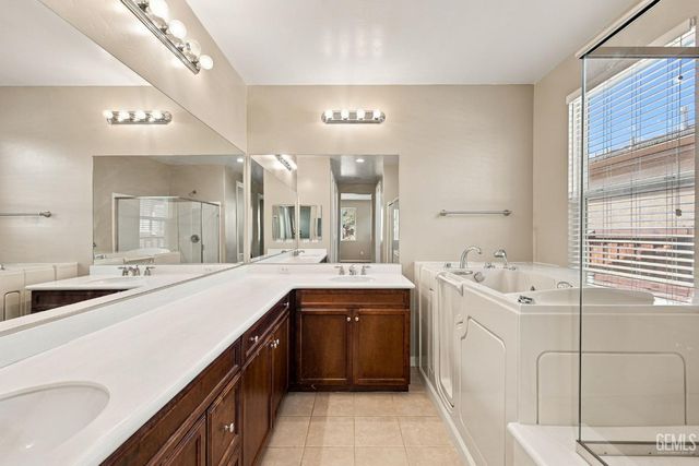 10306 Vale Royale Drive, Bakersfield, CA 93306