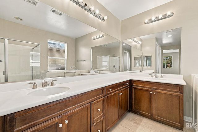 10306 Vale Royale Drive, Bakersfield, CA 93306