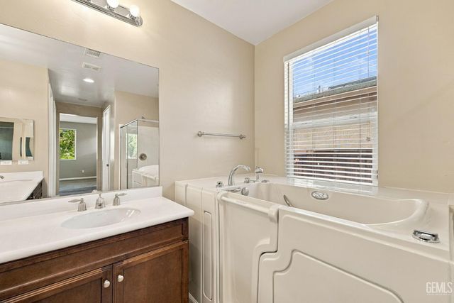 10306 Vale Royale Drive, Bakersfield, CA 93306