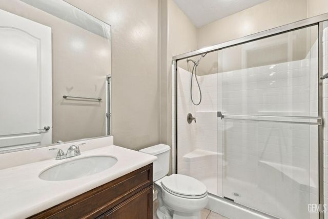 10306 Vale Royale Drive, Bakersfield, CA 93306