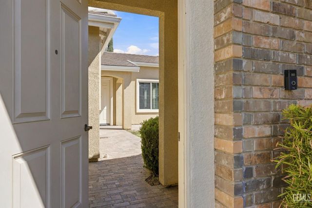 10306 Vale Royale Drive, Bakersfield, CA 93306